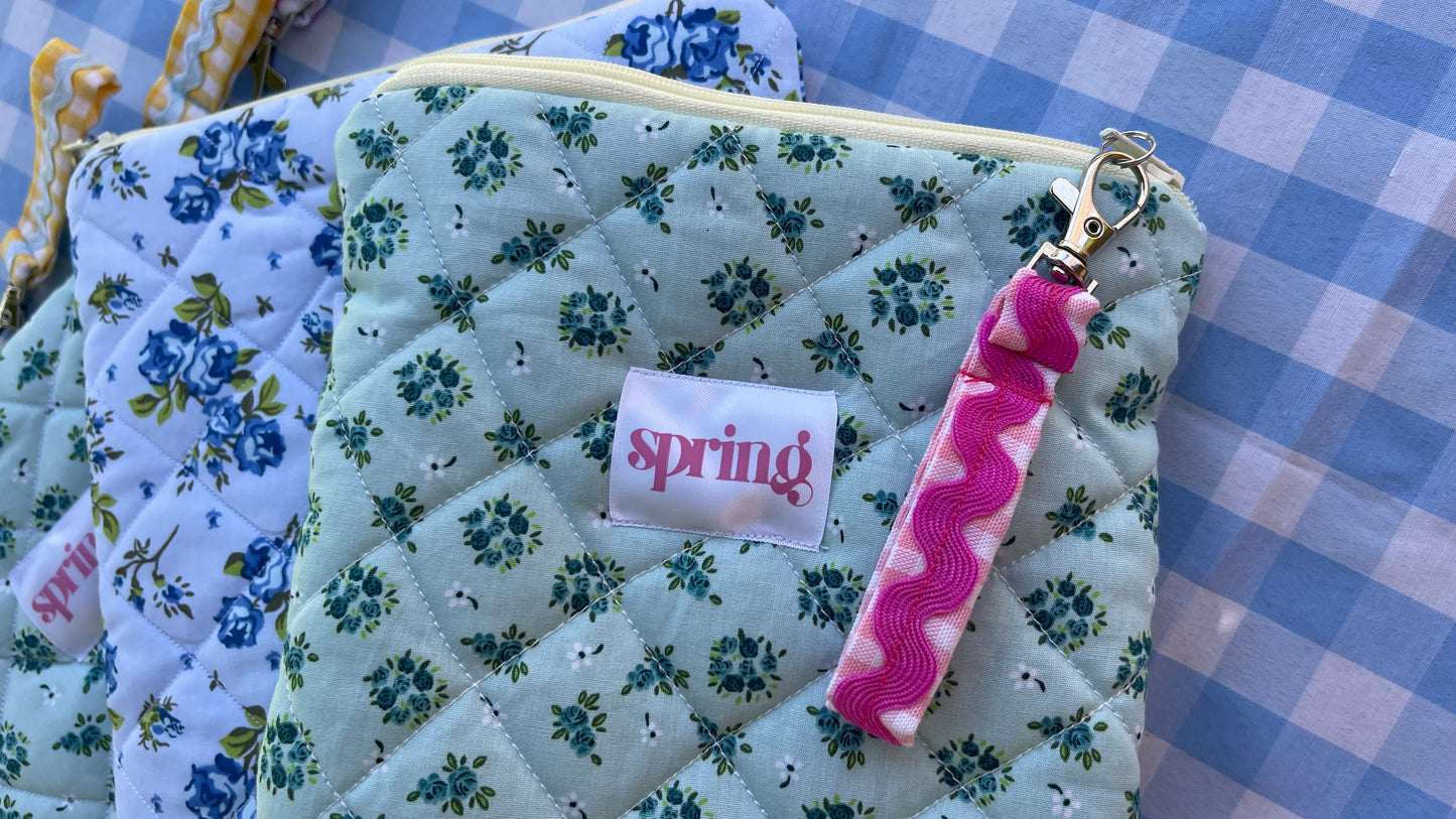 Book sleeve with Ric Rac keychain