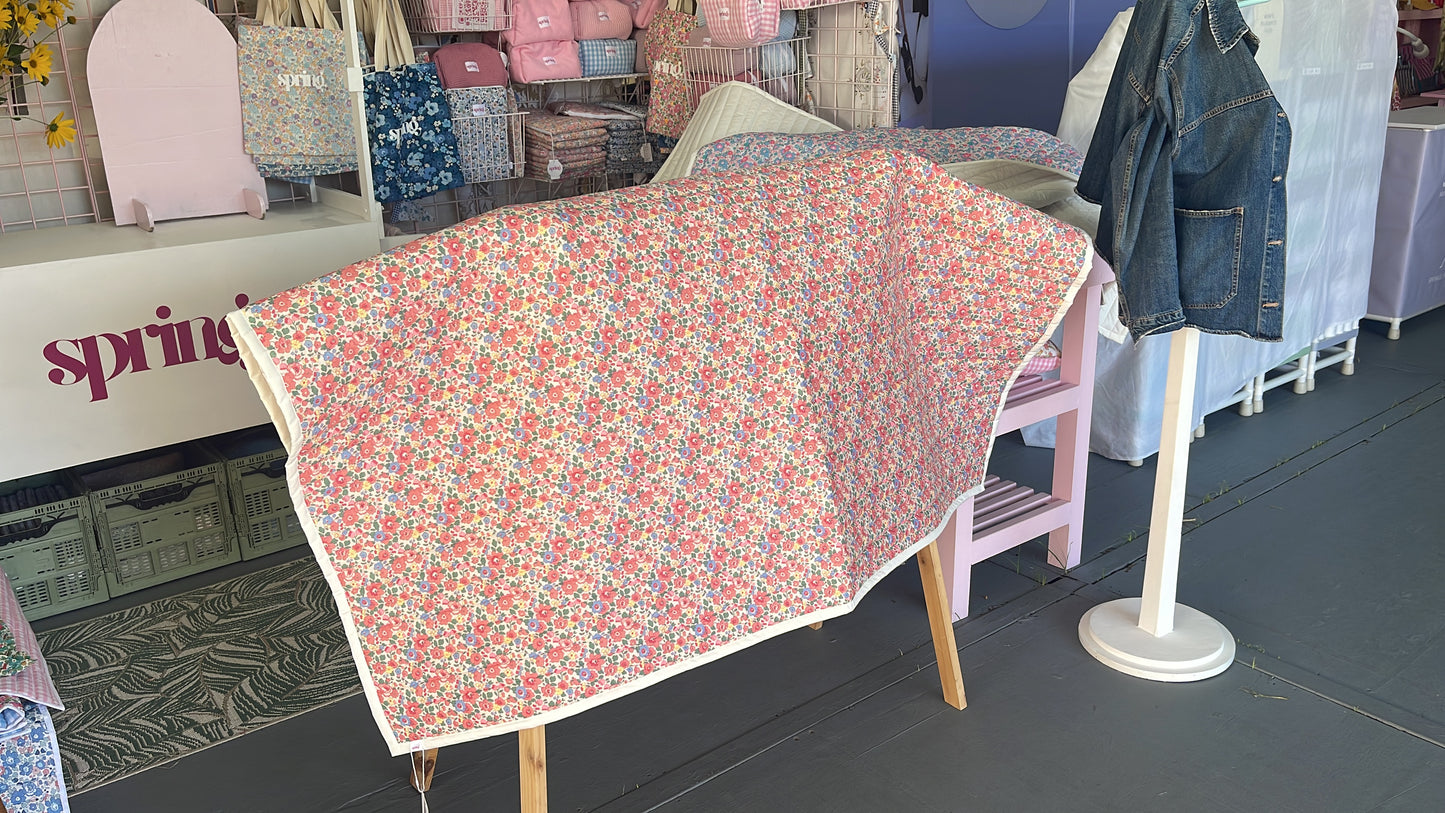Single bed quilted throw