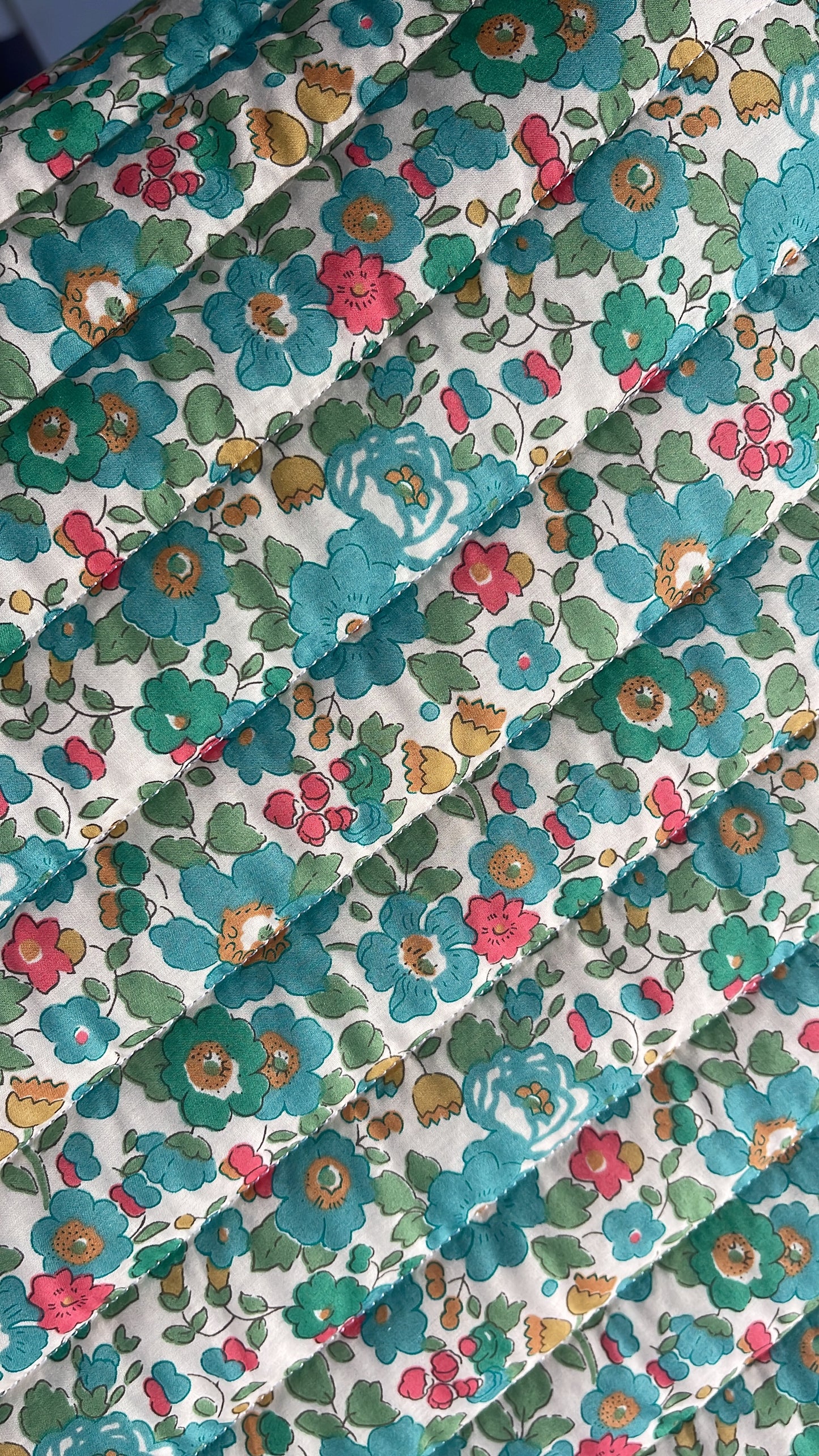 Single bed quilted throw