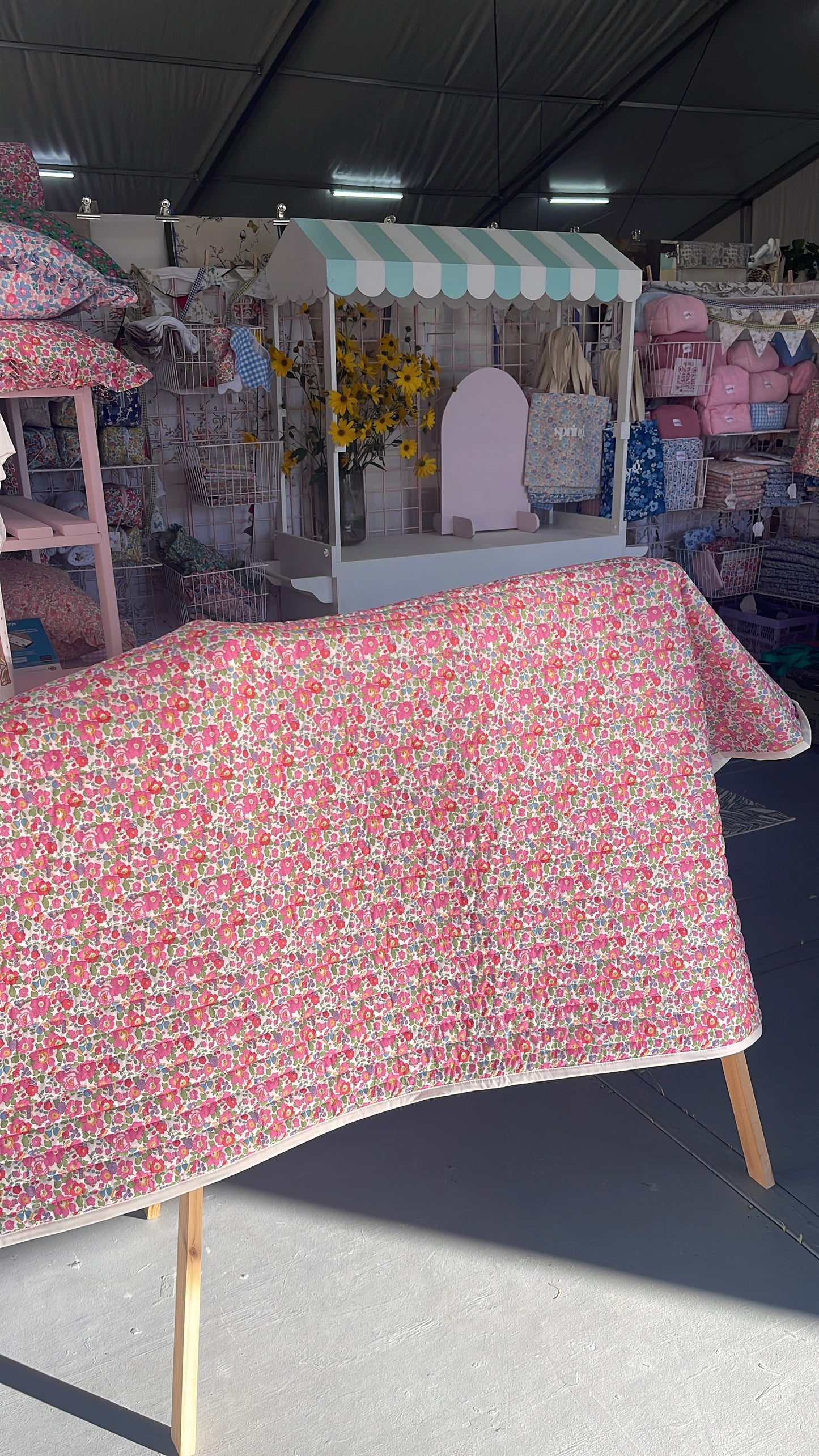 Single bed quilted throw