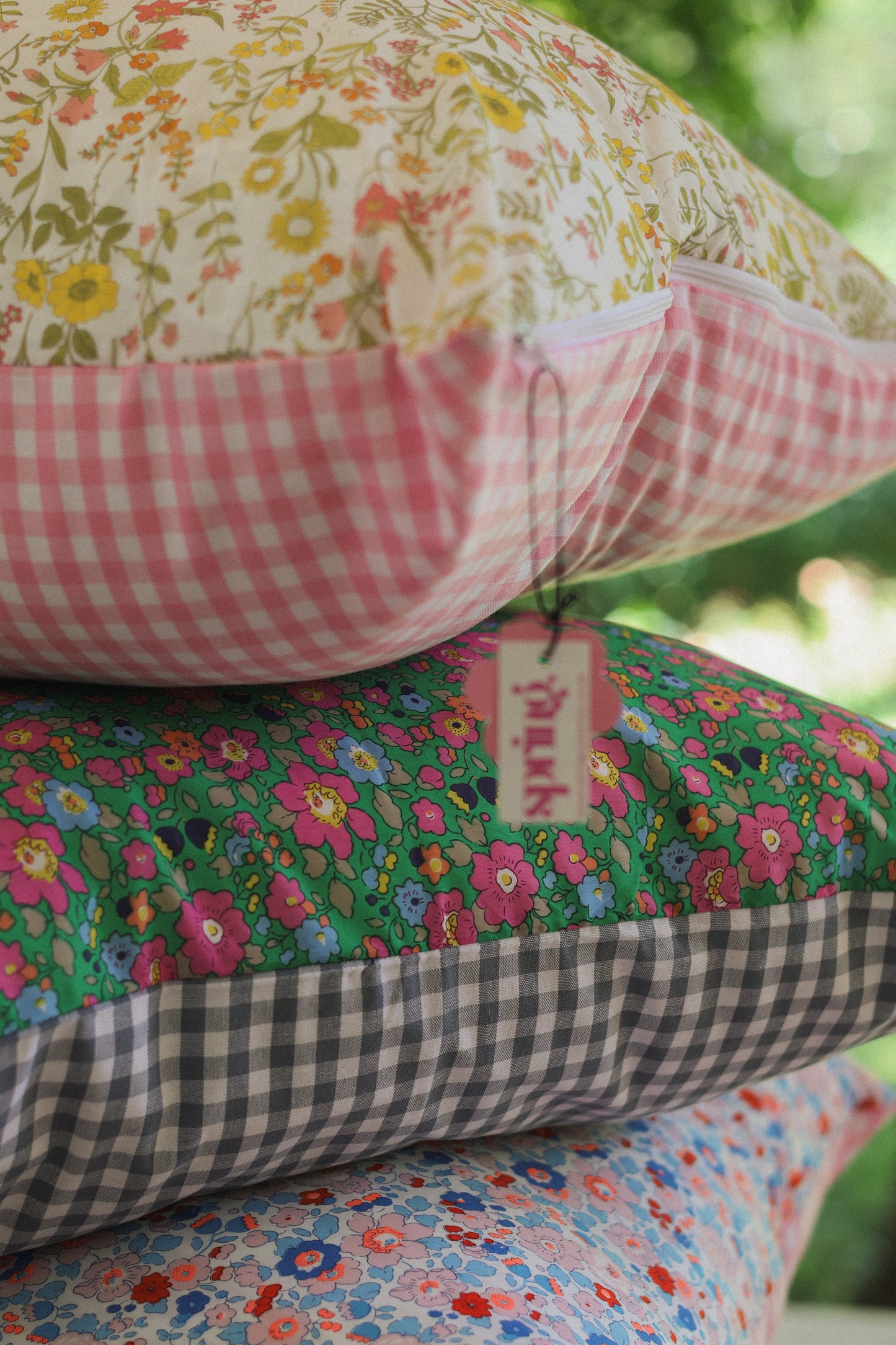 Continental scatter cushion