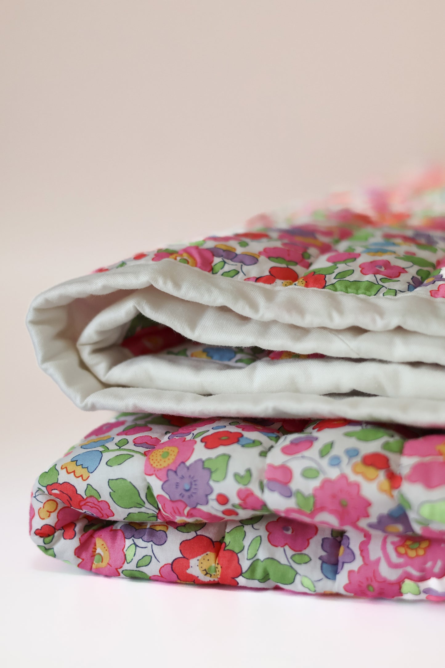 Single bed quilted throw