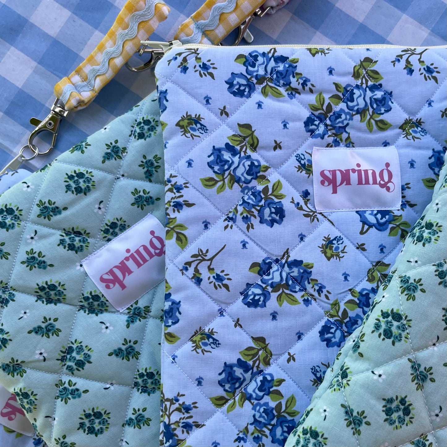 Book sleeve with Ric Rac keychain