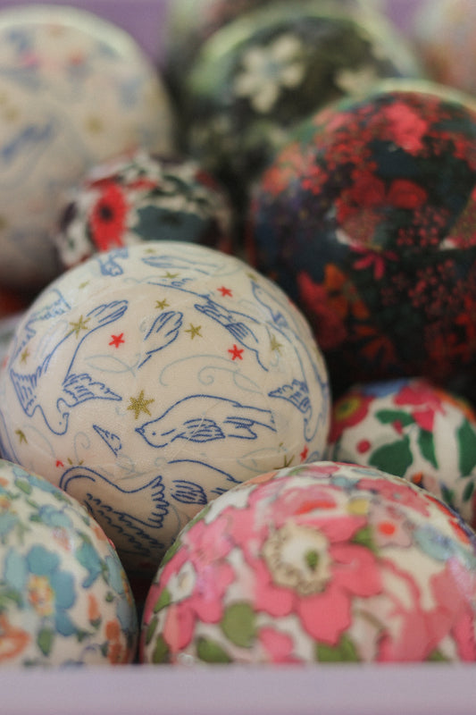 Christmas baubles (medium)