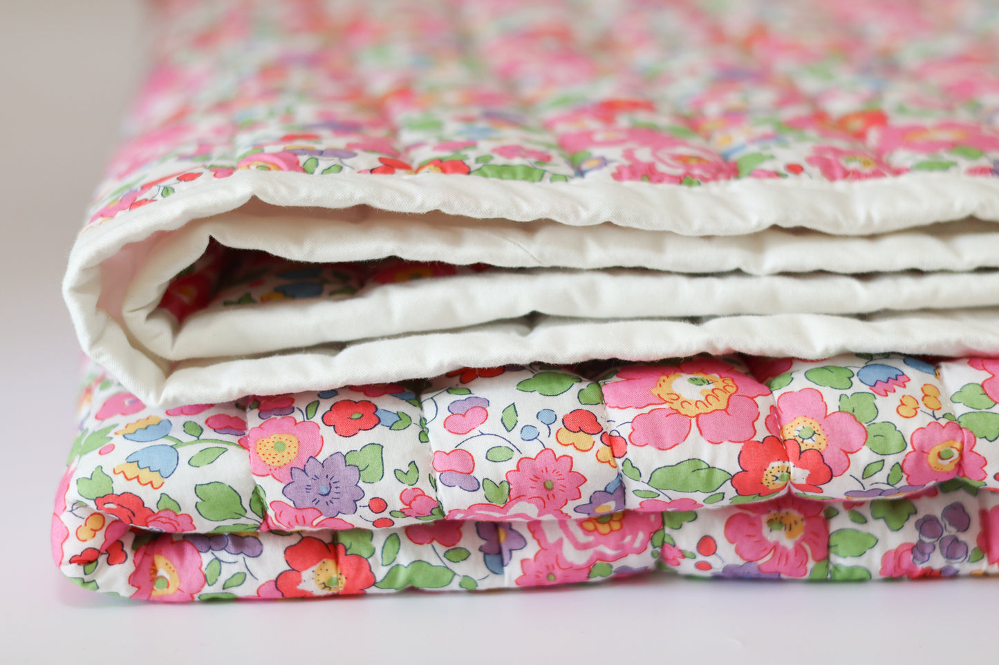 Single bed quilted throw