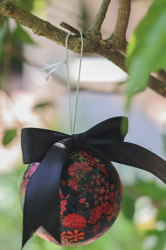 Christmas baubles (medium)