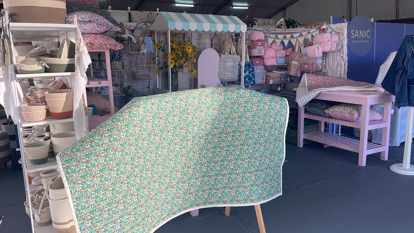 Single bed quilted throw